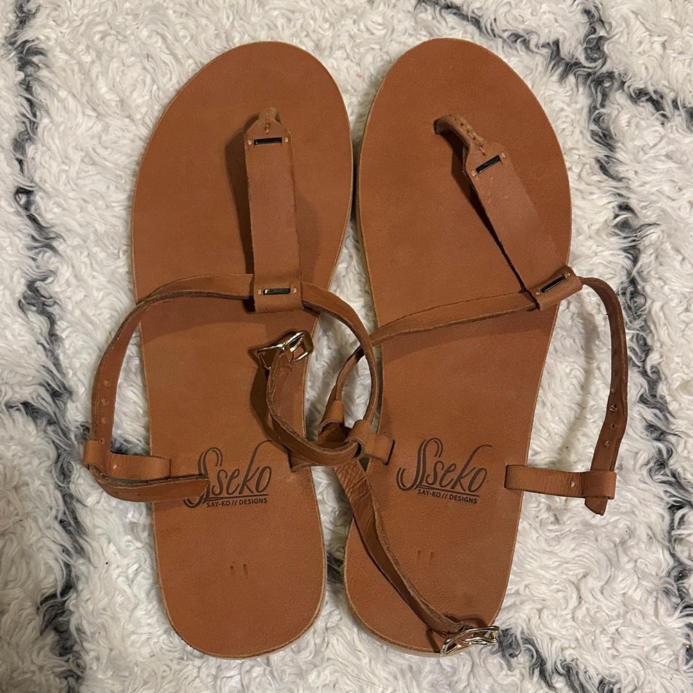Brand new Sseko Caramel T-Strap Sandal size 11